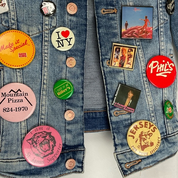 Vintage Jean Jacket Custom 80s 90s Pinback Buttons Pins Blue Denim Size Small - Picture 4 of 9